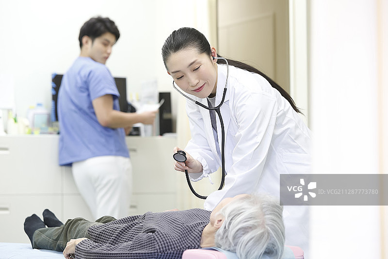 医院女医生检查图片素材