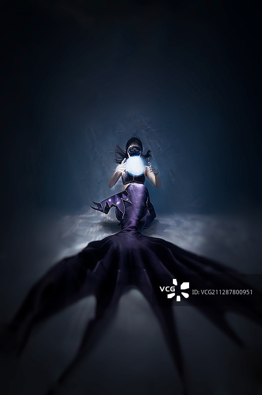 水中人像创意拍摄图片素材