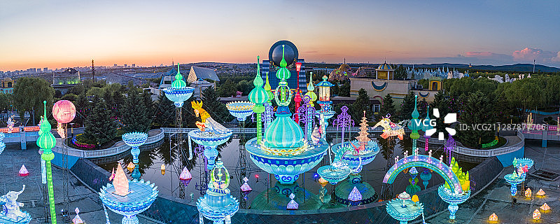 长影世纪城奇幻夜之梦彩灯图片素材