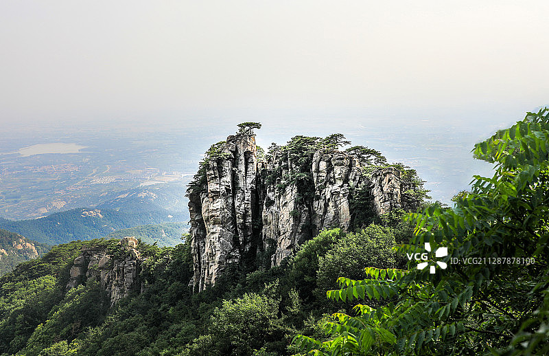 山东省临沂市沂蒙山地质公园地标风景——鹰窝峰图片素材
