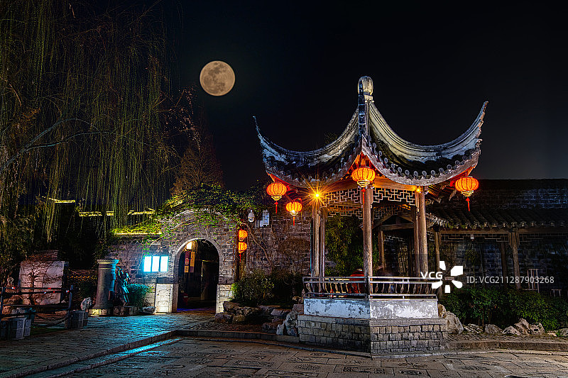 月上柳梢头--南京老门东夜色图片素材