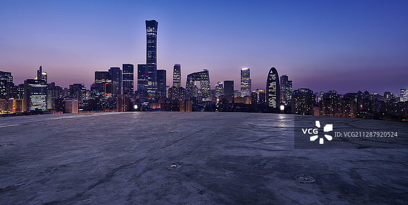 北京CBD地标摩天大楼和楼顶停机坪图片素材