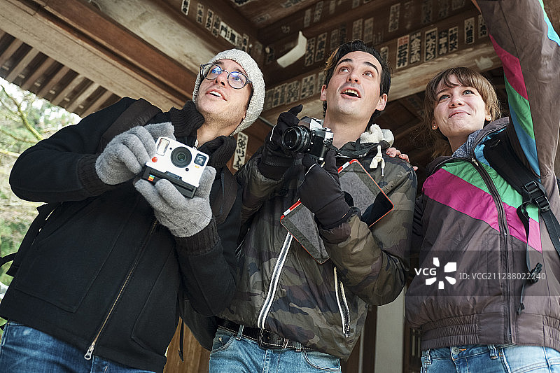 外国人在寺庙观光图片素材