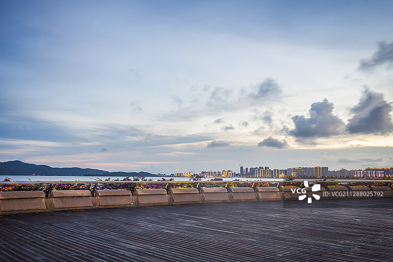 广东省汕尾城区善美广场夜景图片素材