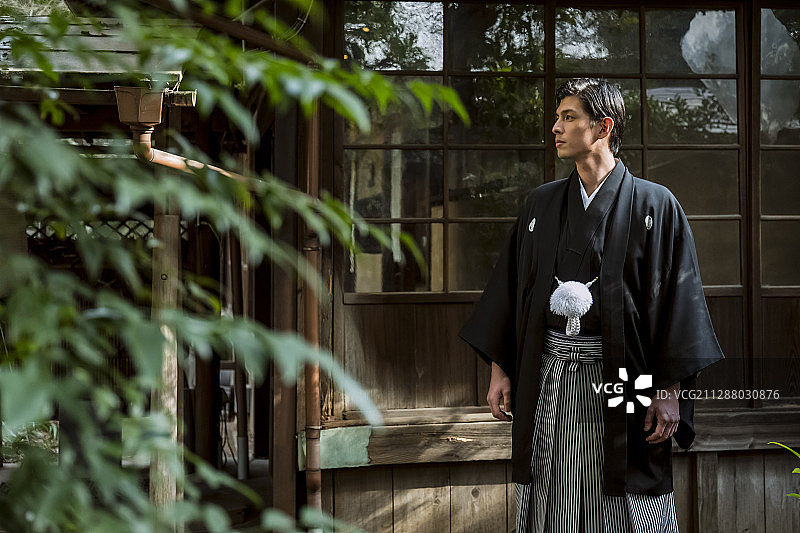 日式婚纱新郎图片素材