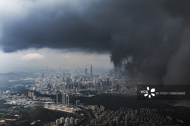 暴风雨台风来临深圳城市风光生活图片素材