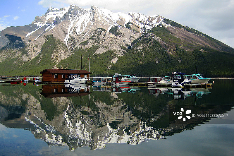 加拿大明尼万卡湖（Lake Minnewanka）图片素材