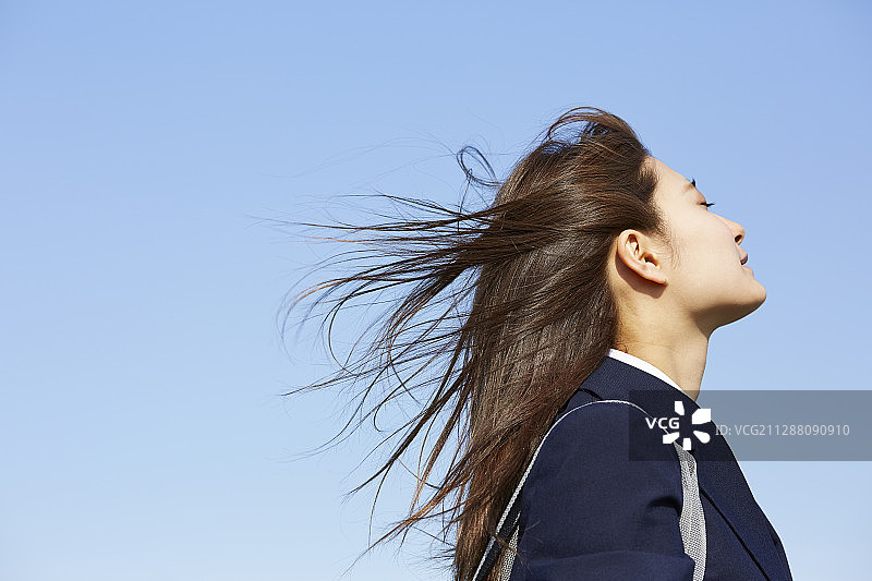 去上学的女学生们图片素材