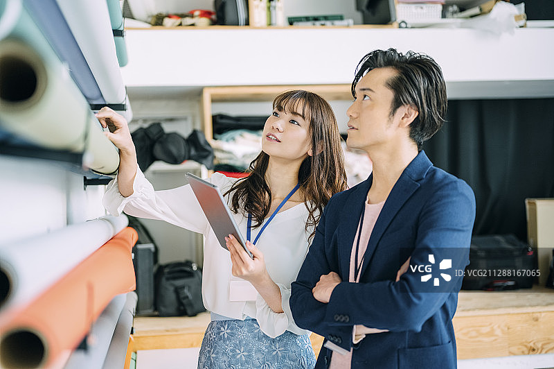 创意办公室会议合作摄影：工作室烘焙师图片素材