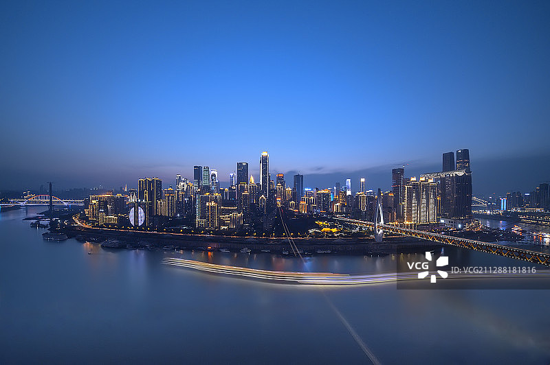 蓝色夜幕下的渝中半岛图片素材