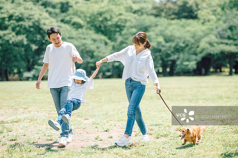 与狗狗家庭的生活图片素材