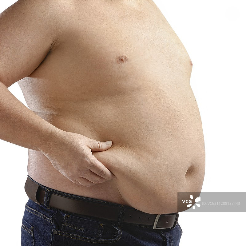 裸着上身，手拿赘肉的超重男人图片素材