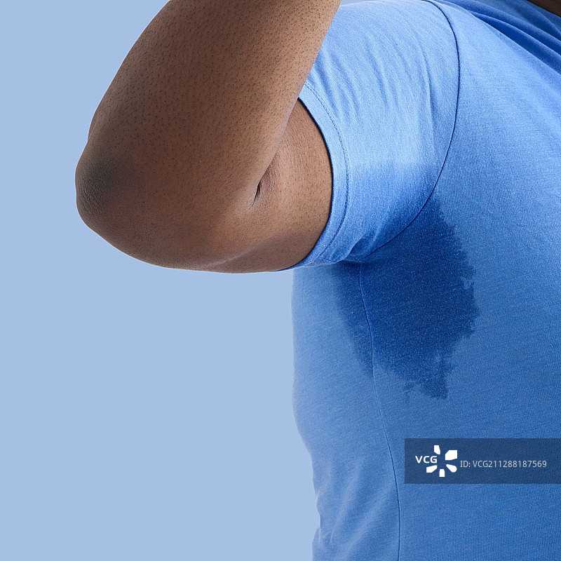 肥胖男人有汗渍图片素材