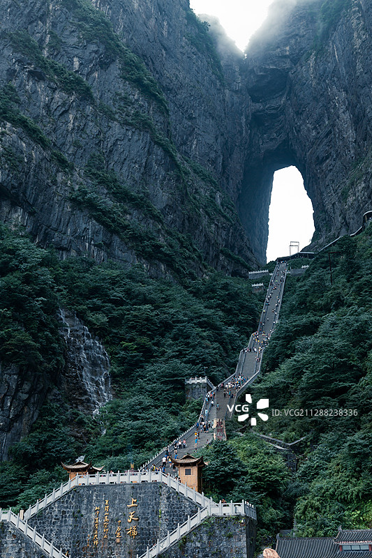 2017年8月2日，湖南张家界天门山，天门洞和上天梯。图片素材