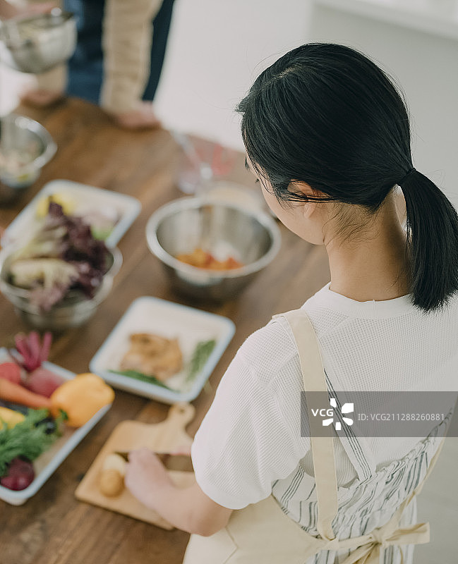 女性生活方式的烹饪图片素材
