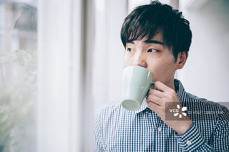 男人休闲下午茶时光图片素材