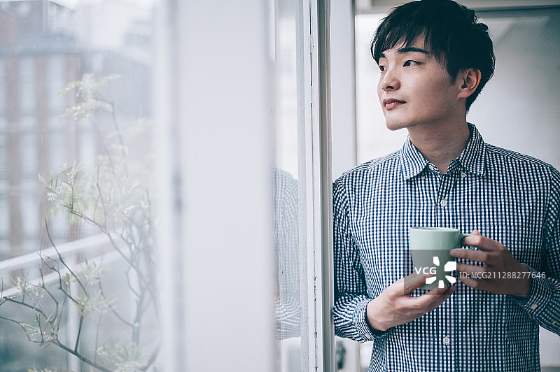 男人休闲下午茶时光图片素材