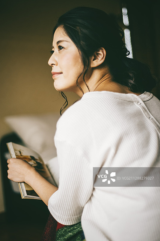 女性生活方式杂志图片素材