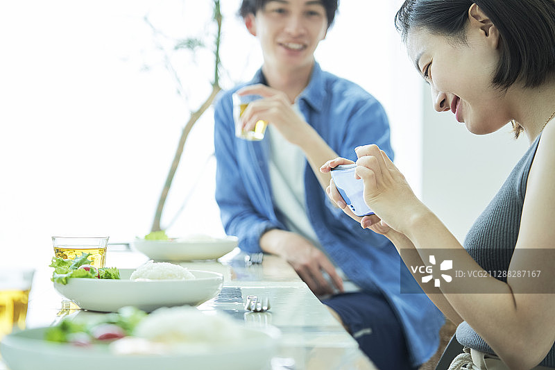 男人和女人的情侣生活图片素材