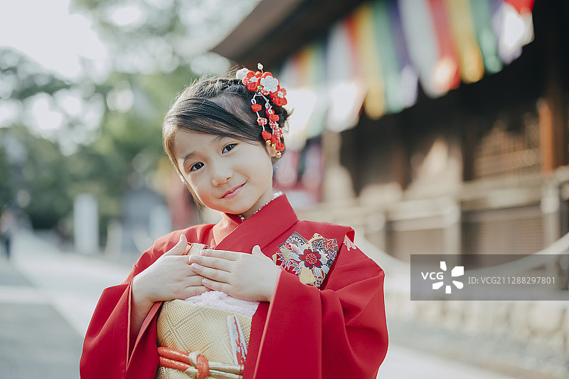 女孩七五三节人像摄影合作：高幡不动尊图片素材