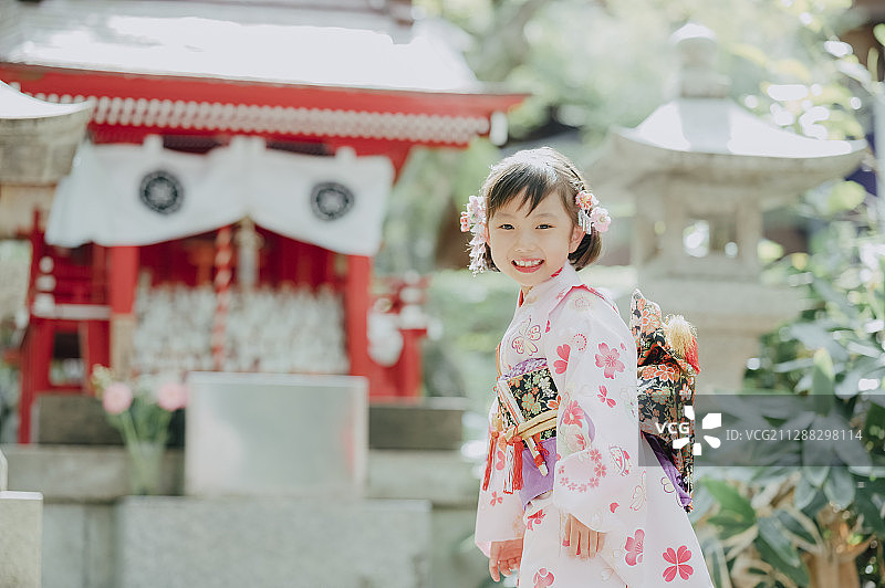 七五三女孩摄影合作：高幡不动尊图片素材