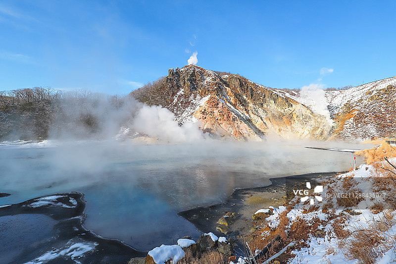 日本北海道登别温泉地狱谷大汤沼公园图片素材