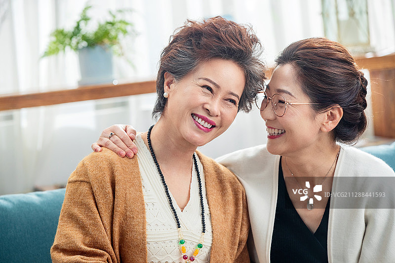 幸福的中老年闺蜜图片素材