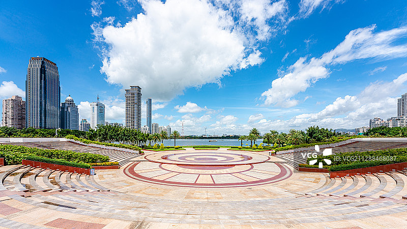 厦门城市风光-筼筜湖畔白鹭洲公园下沉广场图片素材