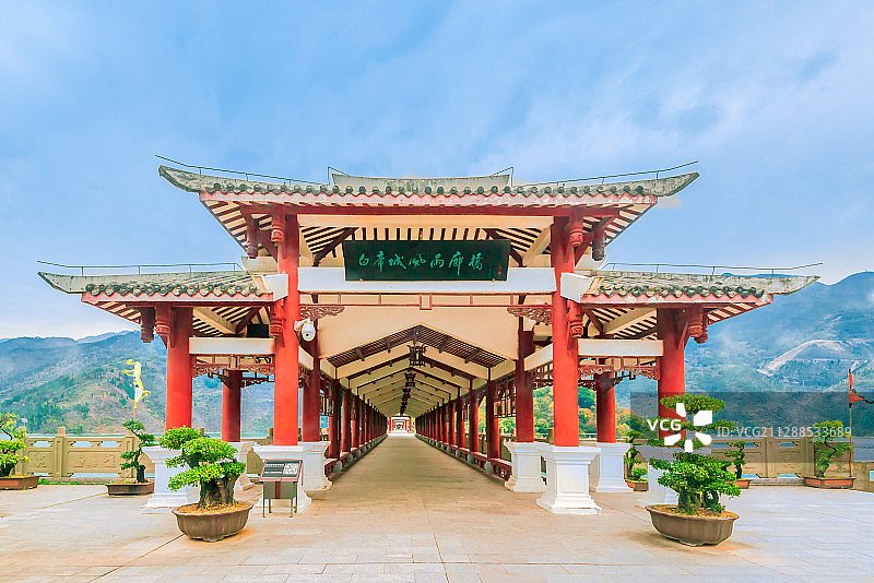 长江三峡奉节白帝城风雨廊桥图片素材