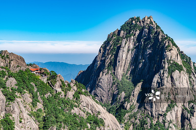 中国安徽省黄山市黄山风景名胜区玉屏景区天都峰与玉屏峰图片素材