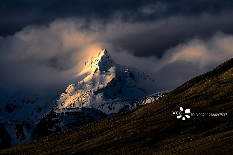 冲巴雍措背后的雪山，英文名叫Masang kang图片素材