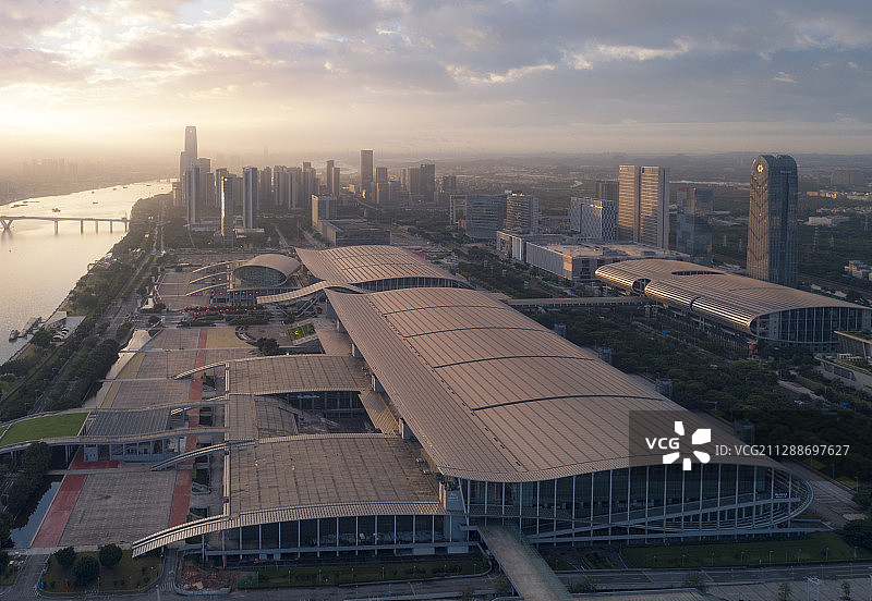 航拍广州琶洲广交会展馆（会展中心)清晨日出图片素材