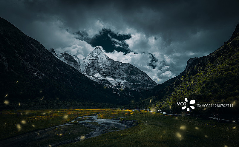 稻城亚丁 朝圣的倒计时图片素材