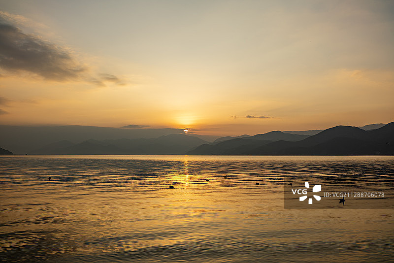 四川省凉山州泸沽湖的早晨图片素材