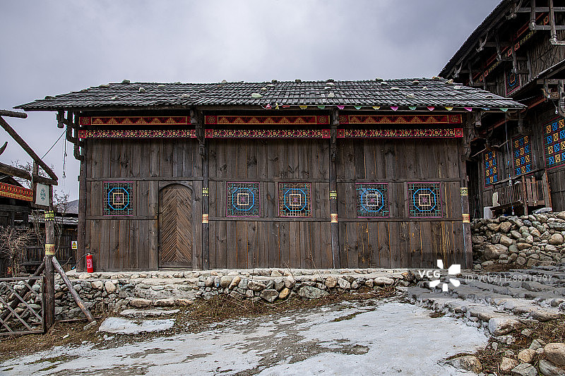 四川省九龙县湾坝乡湾坝水库影视基地彝海古寨谷莫村图片素材