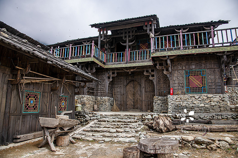 四川省九龙县湾坝乡湾坝水库影视基地彝海古寨谷莫村图片素材