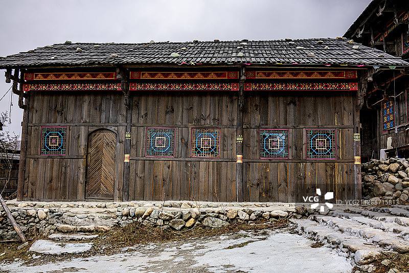 四川省九龙县湾坝乡湾坝水库影视基地彝海古寨谷莫村图片素材