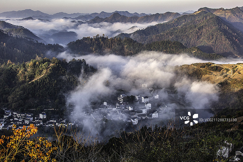 安徽黄山市歙县石潭日出云海图片素材