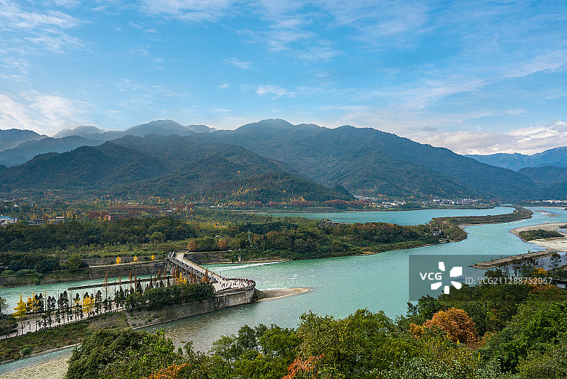成都都江堰著名风景区鱼嘴分水堤图片素材