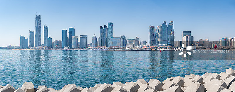 海滨城市天际线图片素材