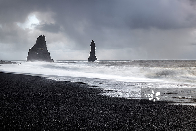 冰岛雷尼斯岩黑沙滩海岸图片素材
