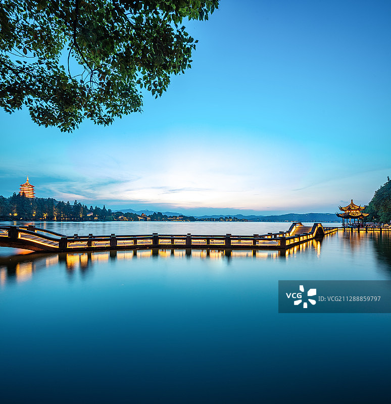 西湖长桥夜景图片素材