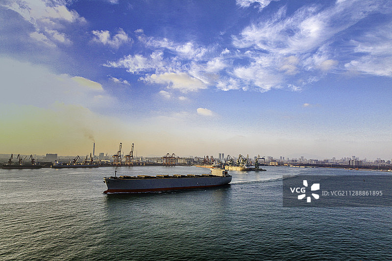 港口夜景 轮船出航图片素材