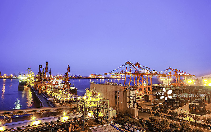 港口夜景 轮船出航图片素材