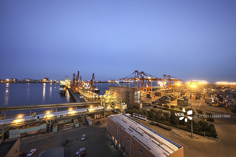 港口夜景 轮船出航图片素材