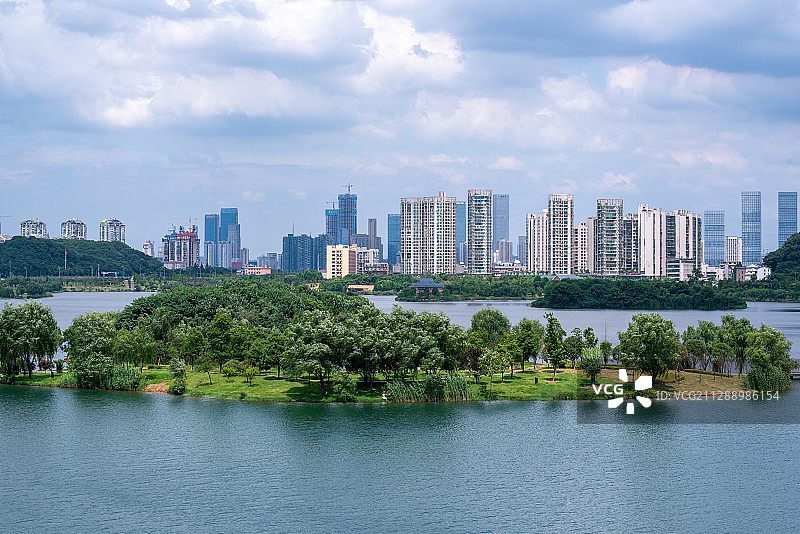 湖南长沙西湖公园城市绿洲风光背景图片素材