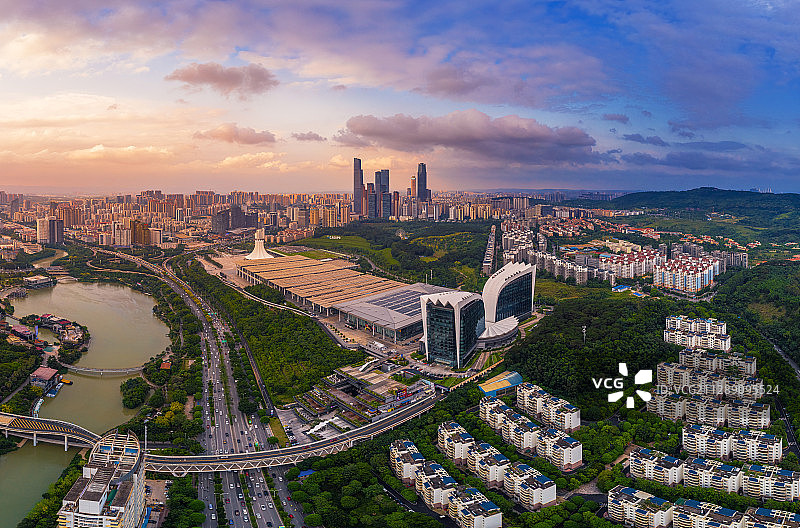 航拍广西南宁国际会展中心民歌湖豪生酒店全景图片素材