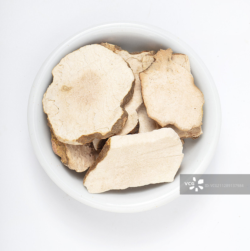 制作传统凉茶的药材土茯苓图片素材