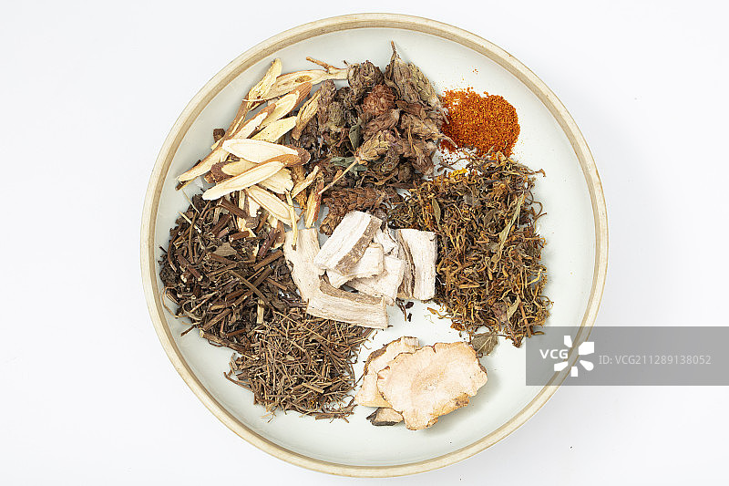 制作传统凉茶的药材图片素材