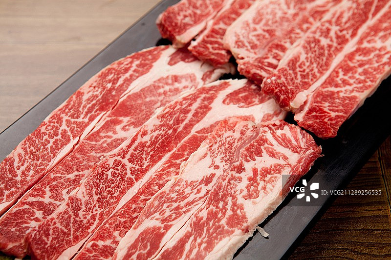 烤生牛肉牛肋骨图片素材